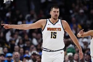 又要三双!约基奇半场7中5高效拿到16分10板7助 5失误