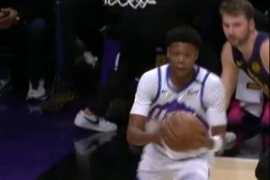 贝利一步过掉东契奇双手暴扣!美媒:077直接目送对手扣篮